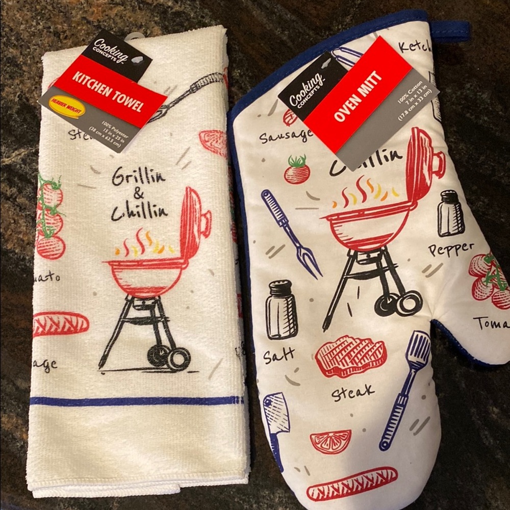 Grillin' & Chillin' Kitchen Towel and Oven Mitt Set - White and Red